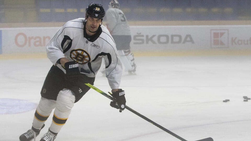 Najstarší hokejista NHL Zdeno Chára (42) je stále vo forme.