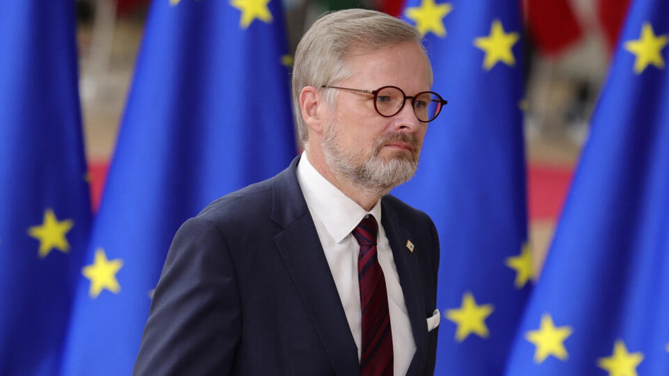 WA 36 Brusel - Český premiér Petr Fiala prichádza na druhý a záverečný deň summitu EÚ v Bruseli v piatok 21. októbra 2022. Dvojdňový summit EÚ má ako ústredné témy energetickú krízu, vojnu na Ukrajine, ochranu kritickej infraštruktúry a vzťahy s Čínou. FOTO TASR/AP
Belgium's Prime Minister Alexander De Croo speaks with the media as he arrives for an EU summit in Brussels, Friday, Oct. 21, 2022. European Union leaders are gathering Friday to take stock of their support for Ukraine after Presiden