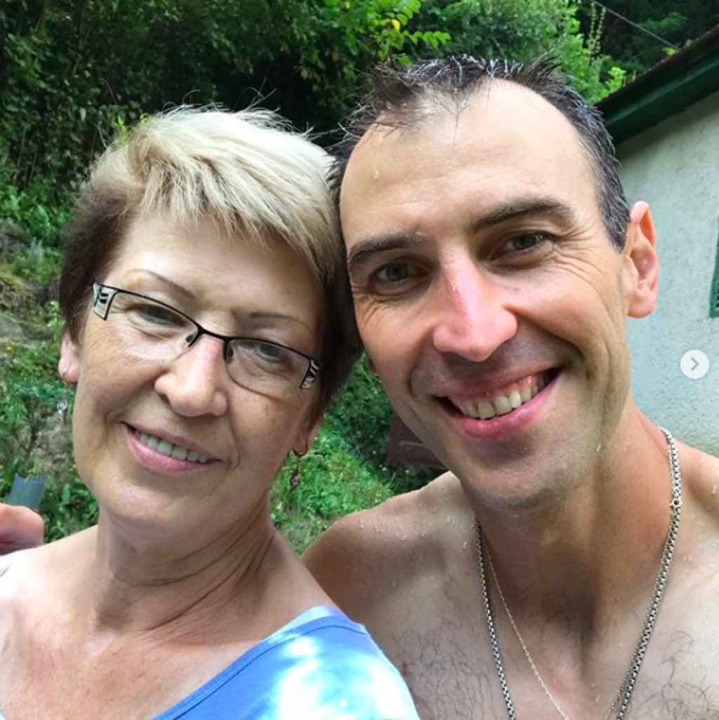 Zdeno Chára poslal minulý rok dojemný odkaz svojej mamine Veronike, ktorú nadovšetko ľúbi.