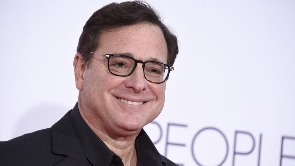 WA 2 archív Los Angeles - Na archívnej snímke z 18. januára 2017 americký herec a komik Bob Saget prichádza na slávnostné odovzdávanie cien People's Choice Awards v Los Angeles.