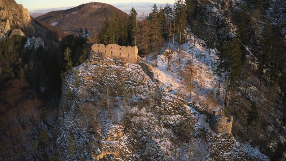 Aerial,View,On,Ruins,Of,Vrsatec,Castle,During,Winter,2020,