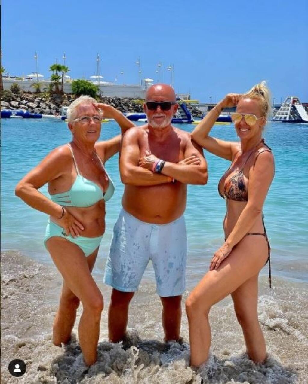 Zuzana Belohorcová s rodičmi na dovolenke.