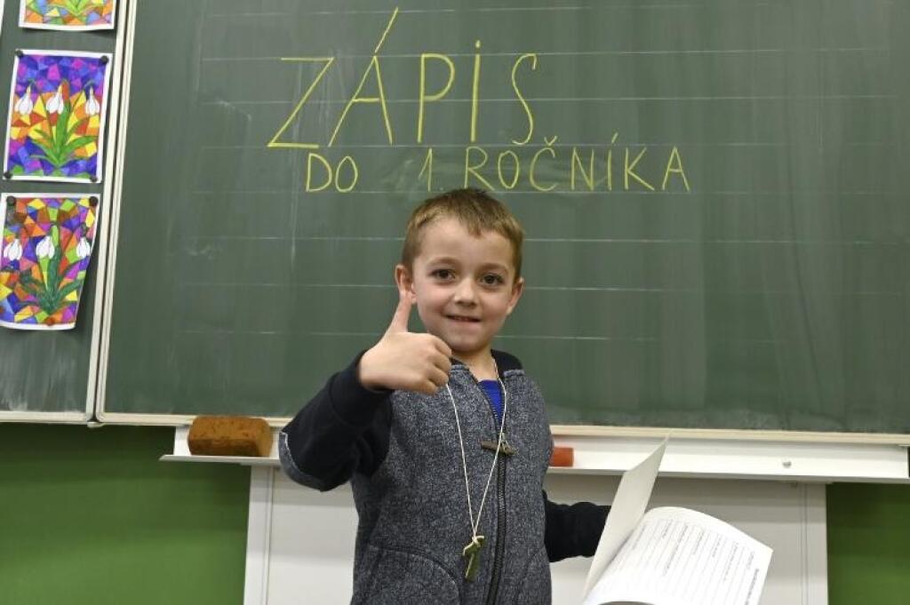 Písomné maturity sa rušia. Známe sú nové termíny zápisov