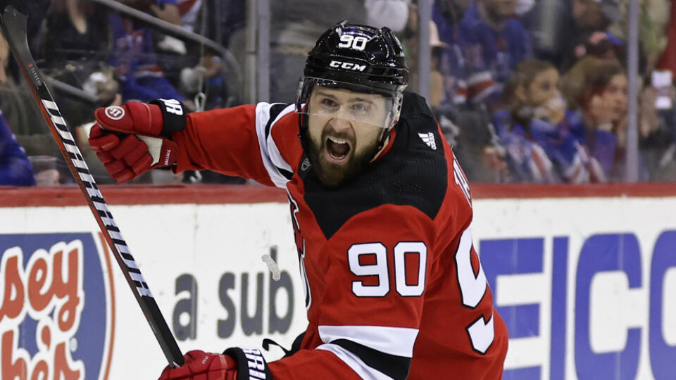 WA 2 Newark - Slovenský hokejista New Jersey Devils Tomáš Tatar sa teší po strelení gólu v siedmom zápase 1. kola play off série zámorskej hokejovej NHL New Jersey Devils - New York Rangers v Newarku v pondelok 1. mája 2023. FOTO TASR/AP
New Jersey Devils left wing Tomas Tatar reacts after scoring a goal against the New York Rangers during the second period of Game 7 of an NHL hockey Stanley Cup first-round playoff series Monday, May 1, 2023, in Newark, N.J. (AP Photo/Adam Hunger)