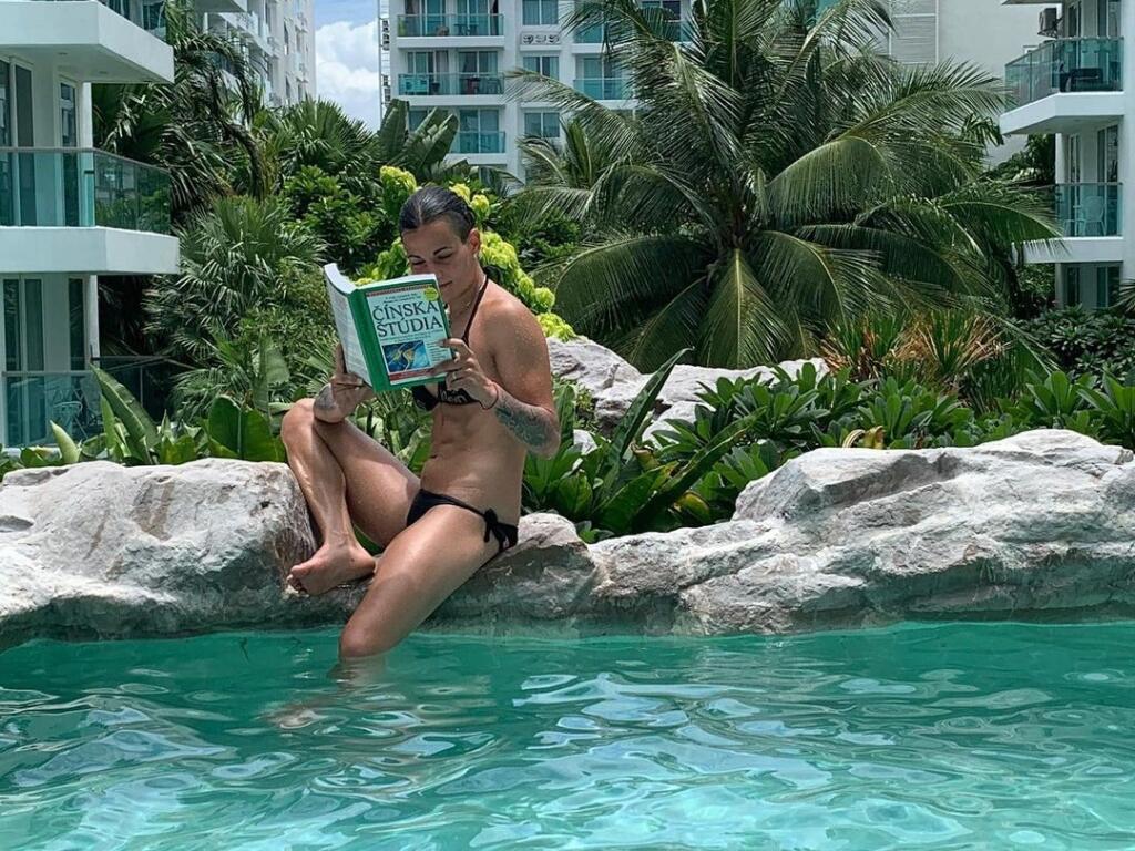 Svojim fanúšikom na sociálnych sieťach ponúka sympatická futbalistka aj takéto zábery.