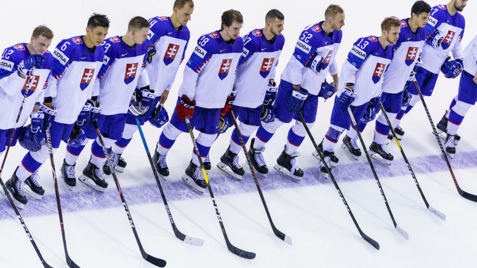 Na snímke hráči slovenska po skončení zápasu A skupiny Majstrovstiev sveta v ľadovom hokeji medzi Slovenskom a Veľkou Britániou.