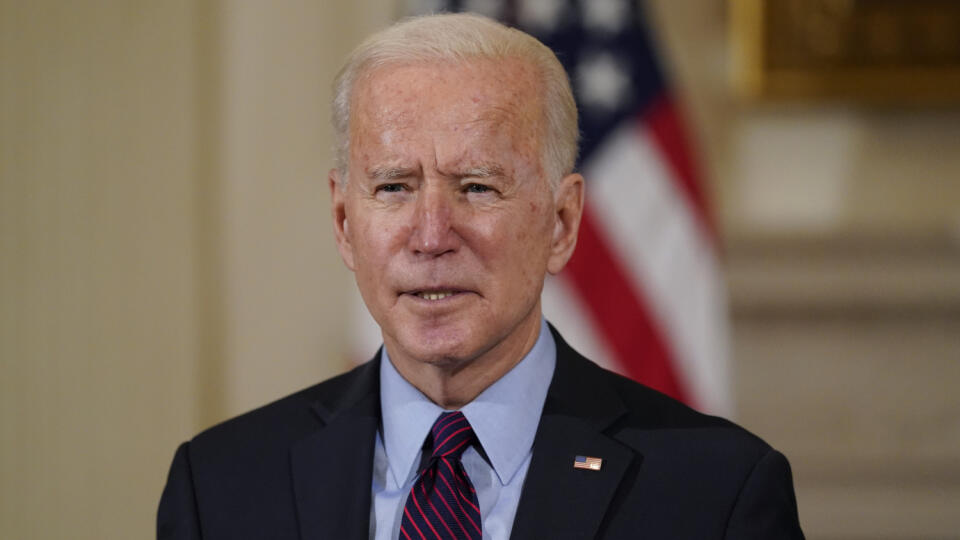 JB 41 Washington - Americký prezident Joe Biden rozpráva o právach príslušníkov LGBTQ komunity v Bielom dome vo Washingtone 5. februára 2021. Biden vydal prezidentské memorandum, ktoré má zabezpečiť zvýšenú ochranu práv príslušníkov LGBTQ komunity na celom svete. Informovala o tom v piatok agentúra Reuters. Memorandum, ktoré Biden predstavil vo štvrtok na pôde rezortu diplomacie, vychádza zo od smernice z roku 2011 prijatej za vlády exprezidenta Baracka Obamu, v ktorej Biden zastával funkciu v