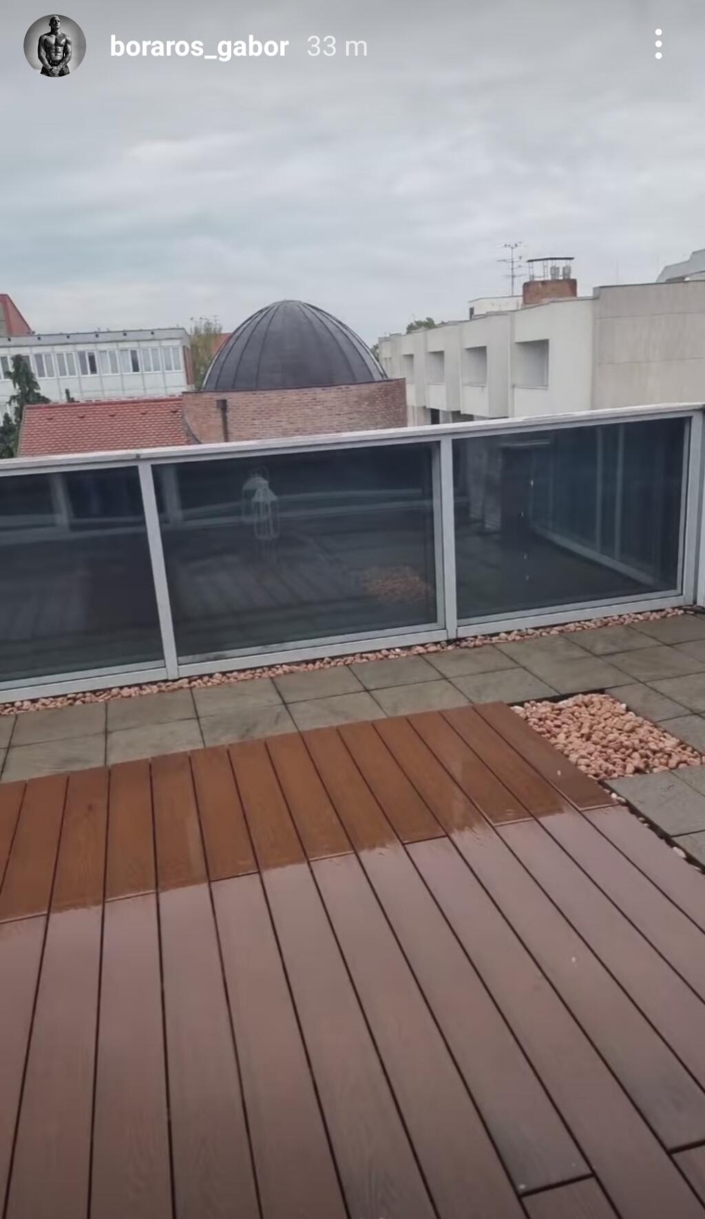 Mal aj obrovskú terasu s výhľadom na celú Nitru. Ktovie, či byt ešte vlastní a chodí tam vypnúť od babinca doma alebo sa ho vzdal.