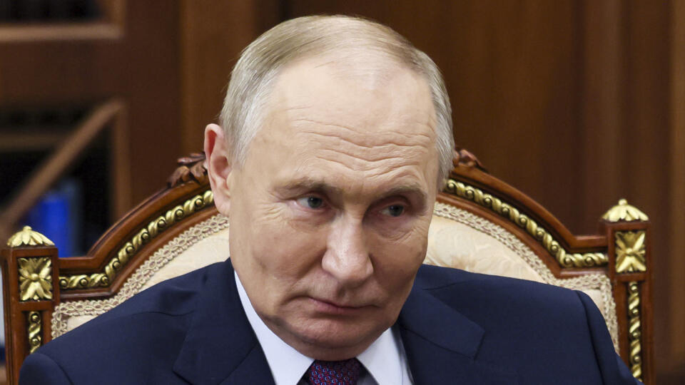 JB 3 Moskva - Ruský prezident Vladimir Putin počas stretnutia s lídrom Ľudovej strany Alexejom Nečajevom (nie je na snímke) v Moskve 19. novembra 2024. FOTO TASR/AP
Russian President Vladimir Putin listens to New People party's leader Alexey Nechaev during their meeting at the Kremlin in Moscow, Russia, Tuesday, Nov. 19, 2024. (Vyacheslav Prokofyev, Sputnik, Kremlin Pool Photo via AP)