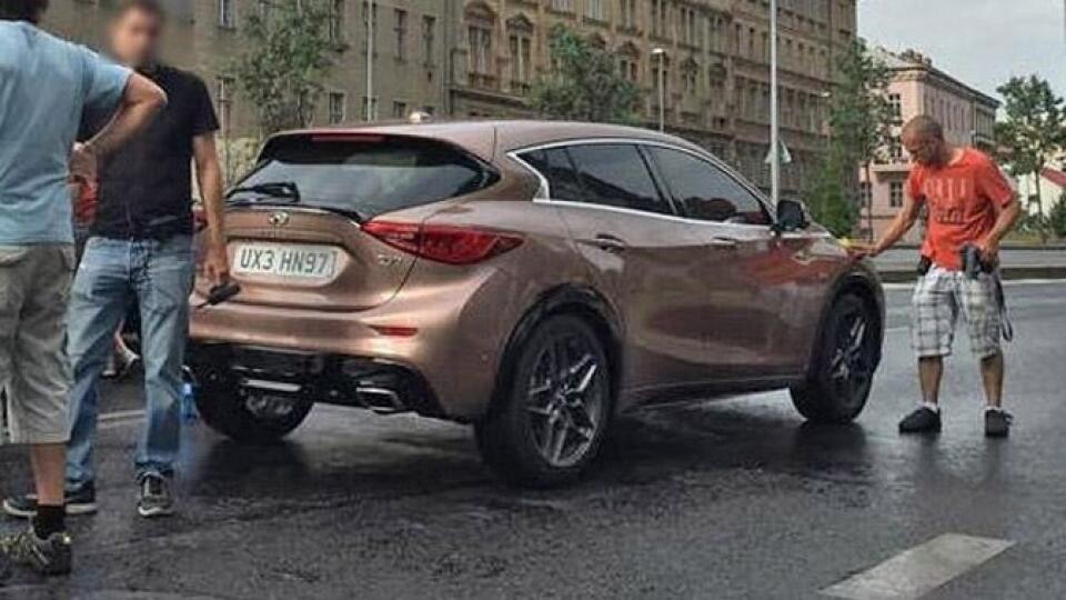 Infiniti Q30