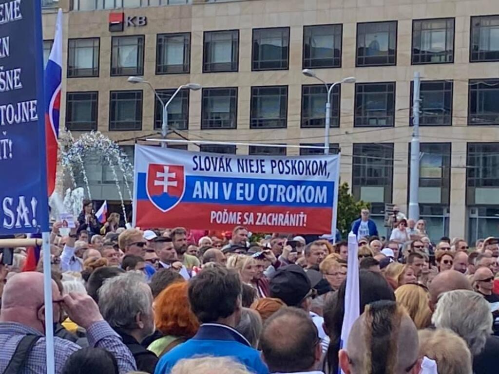 Odporcovia očkovania cez víkend protestovali v Bratislave.