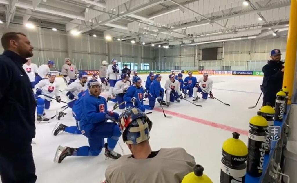 Ľad v tréningovej hale si slovenskí hokejisti pochvaľujú.