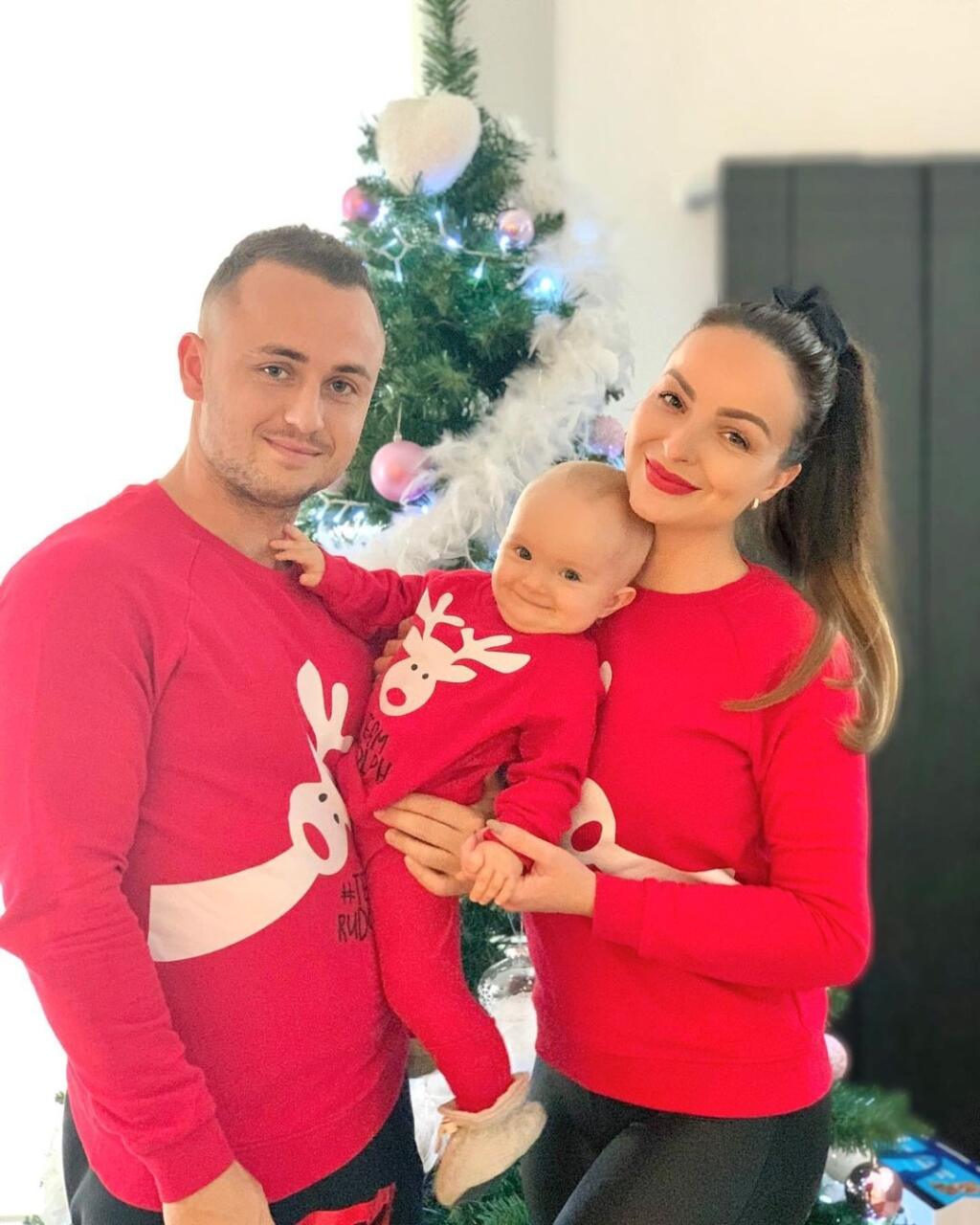 Stanislav Lobotka a Daniela Nízlová počas prvých spoločných Vianoc s dcérkou Lindou