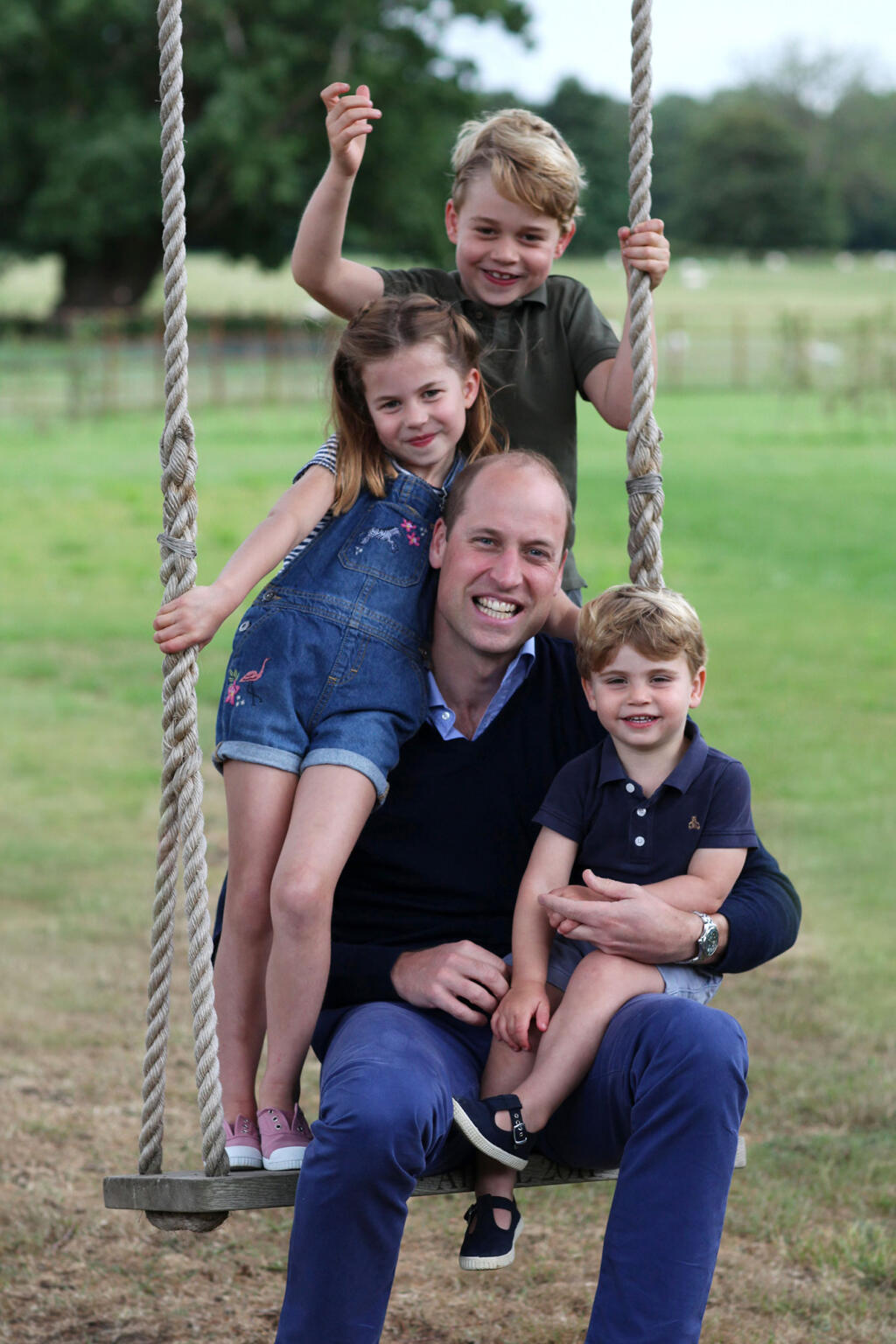 Jedna krásna rodina: princovia George a Louis, princezná Charlotte a princ William.