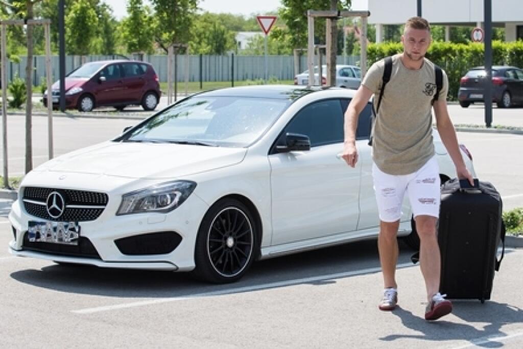 Milanovi Škriniarovi sa darí v talianskej Sampdorii Janov nielen na ihrisku, ale určite si prilepšil aj finančne. Pri kúpe luxusného auta padla jeho voľba na Mercedes C kupé s cenovkou od 40-tisíc eur.