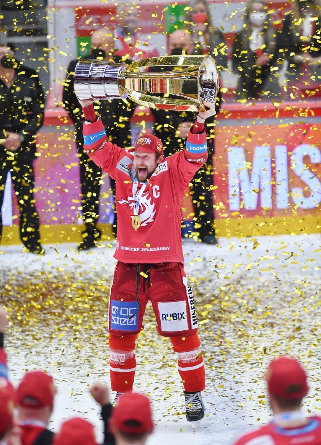 Vránov po prebratí majstrovskej trofeje lomcovali veľké emócie.
