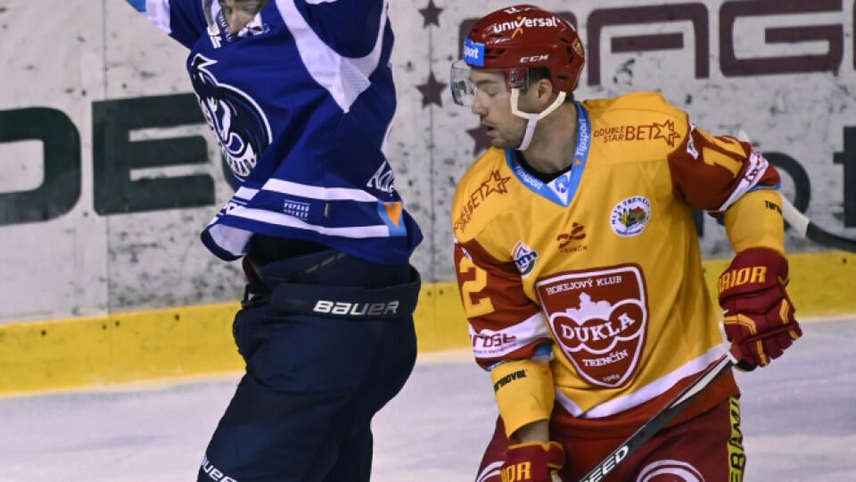 Obranca Graeme McCormack (vpravo) bude v novej sezóne Tipsport Ligy 2020/2021 pôsobiť v Dukle Michalovce. Klub to v pondelok oznámil na sociálnych sieťach.