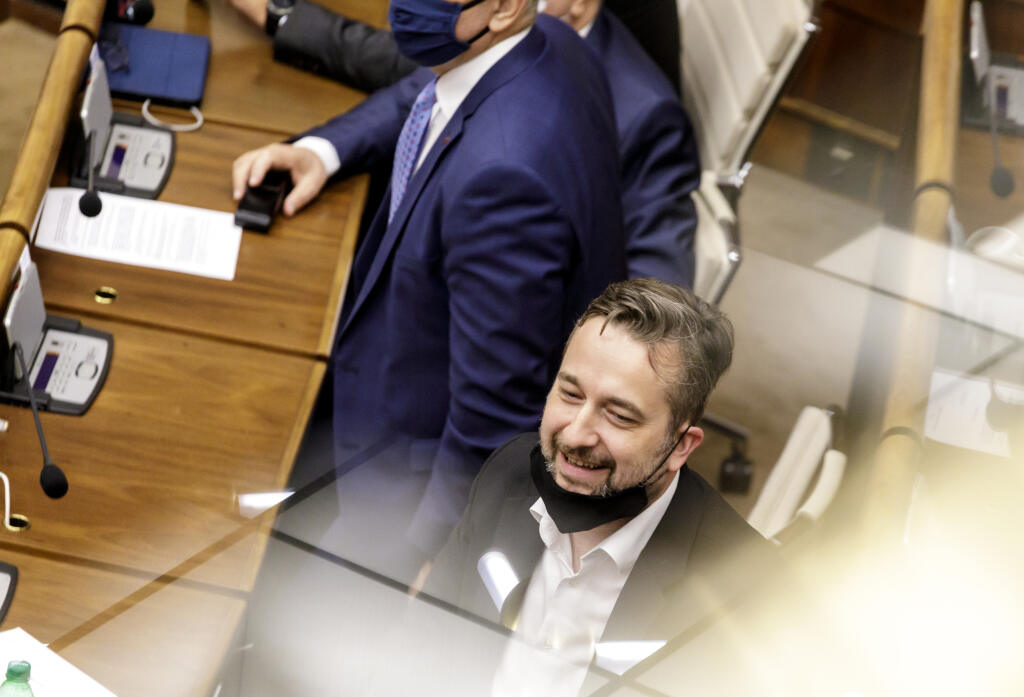 Poslanec NR SR Ľuboš Blaha (SMER-SD) počas rokovania 35. schôdze Národnej rady SR 24. júla 2021 v Bratislave. Bol jedným z tých, ktorí sa prihovorili demonštrantom pred budovou parlamentu.