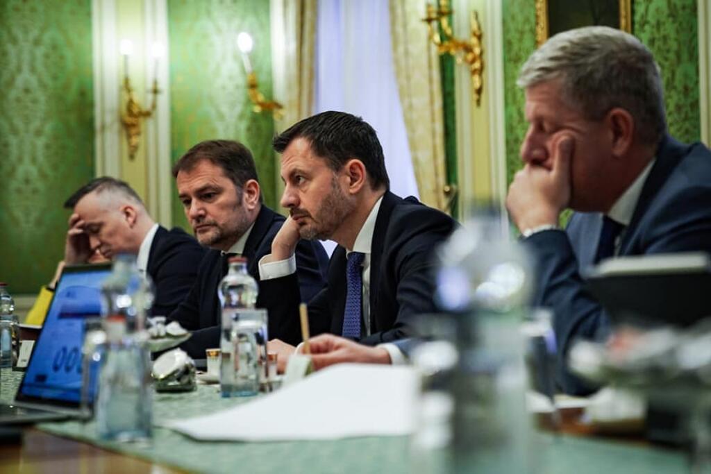Premiér potvrdil slová Petra Visolajského: Ministerstvo zdravotníctva priebežne komunikuje problémy s LOZ