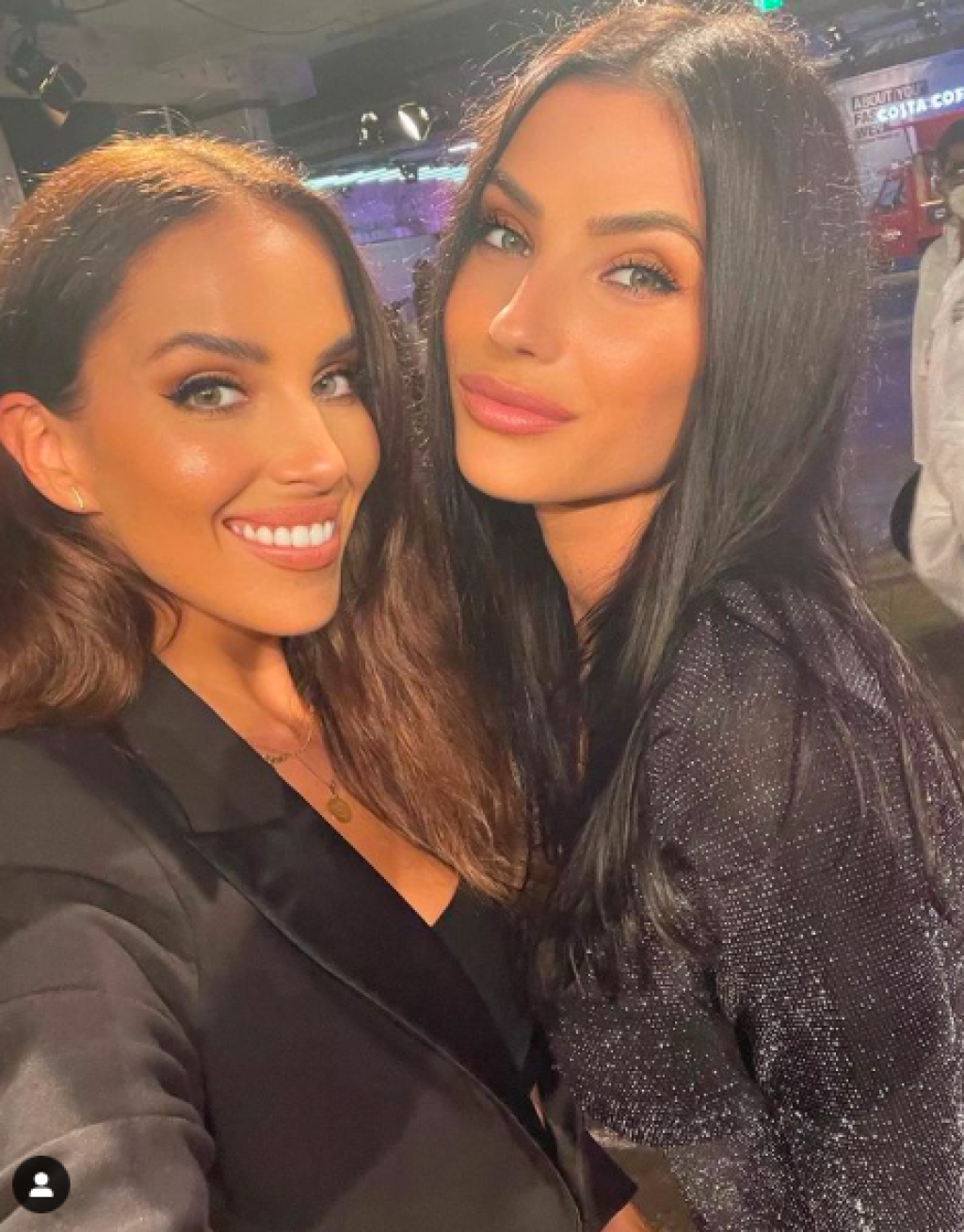 Simona a Lenka sú dobré kamarátky.