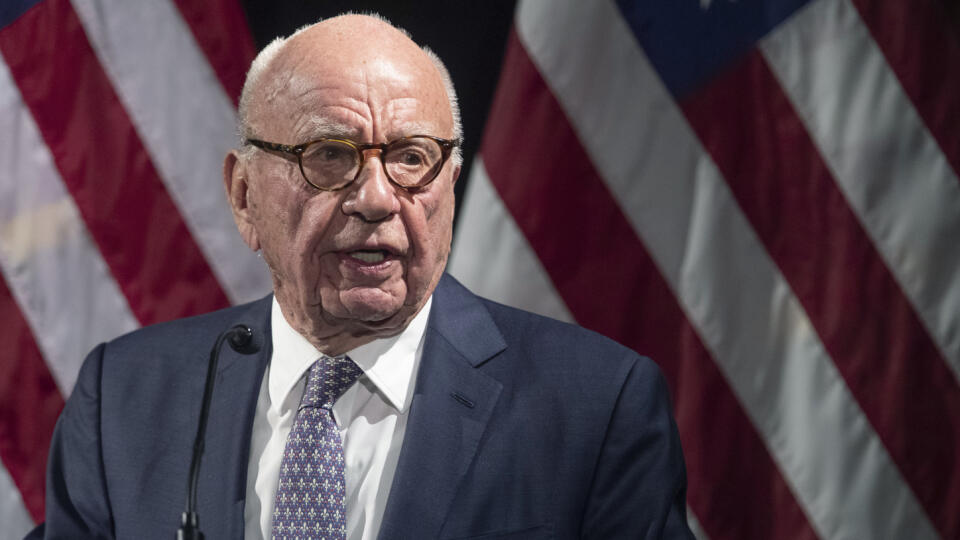 WA 35 archív New York - Na archívnej snímke z 30. októbra 2019 mediálny magnát Ruppert Murdoch rečníé v New Yorku. Murdoch priznal, že moderátori jeho televíznej stanice Fox News propagovali falošné tvrdenie
