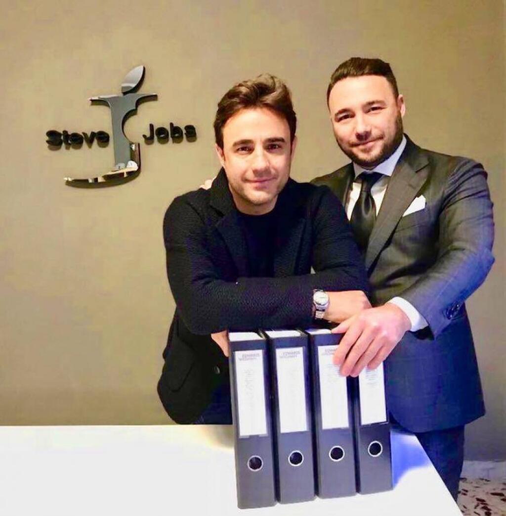Taliani porazili Apple a urobili zo Steva Jobsa módnu značku
