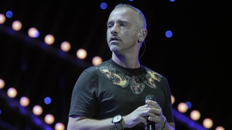 Eros Ramazzotti (59) will arrive in Slovakia twice next spring.  The charismatic singer revealed a few sentences about the album BATTITO INFINITO, which he presented to the audience in Košice and Bratislava during his tour.