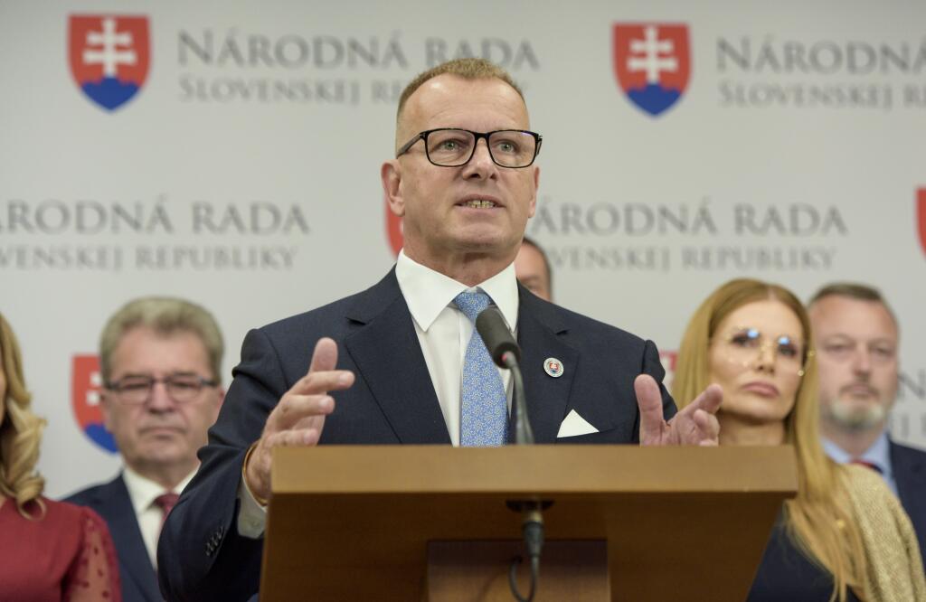 Na snímke predseda hnutia Sme rodina a predseda NR SR Boris Kollár počas tlačovej konferencie k mimoriadnej 96. schôdzi Národnej rady SR k jeho odvolávaniu z postu predsedu NR SR 4. júla 2023 v Bratislave. FOTO TASR - Pavol Zachar