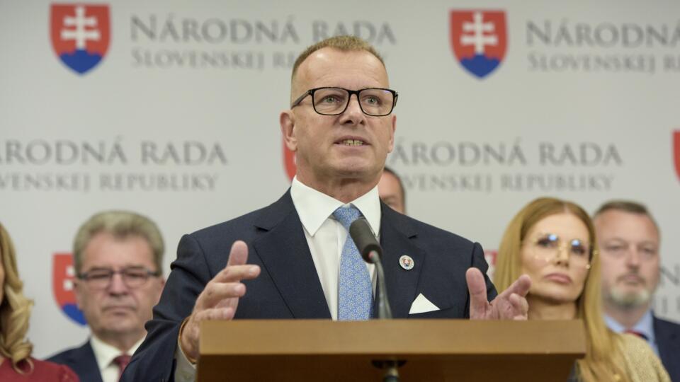 Na snímke predseda hnutia Sme rodina a predseda NR SR Boris Kollár počas tlačovej konferencie k mimoriadnej 96. schôdzi Národnej rady SR k jeho odvolávaniu z postu predsedu NR SR 4. júla 2023 v Bratislave. FOTO TASR - Pavol Zachar