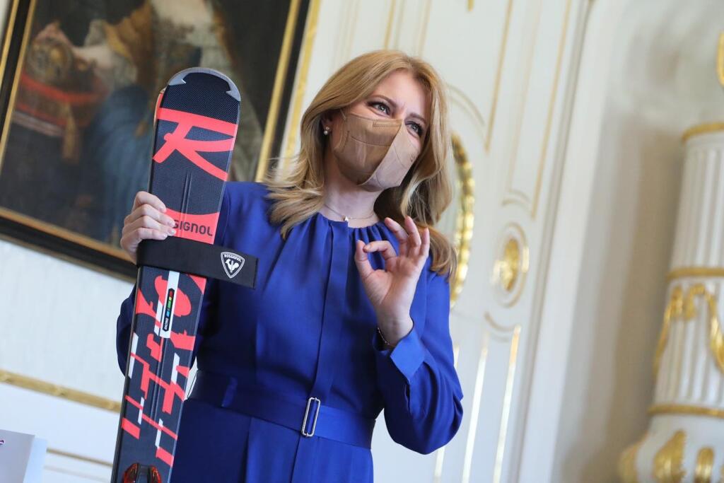 Čaputová prijala Vlhovú na konci marca potom, ako sa stala víťazkou celkového poradia Svetového pohára. Lyžiarka prekvapila prezidentku lyžami, ktoré jej podarovala.