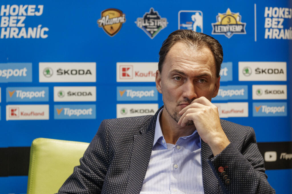 Na snímke prezident SZĽH Miroslav Šatan počas predsezónnej tlačovej konferencie zástupcov najvyššej hokejovej súťaze Tipsport Liga 2019/2020. Počas skvelej a úspešnej kariéry v NHL si zarobil 30 190 665 dolárov.