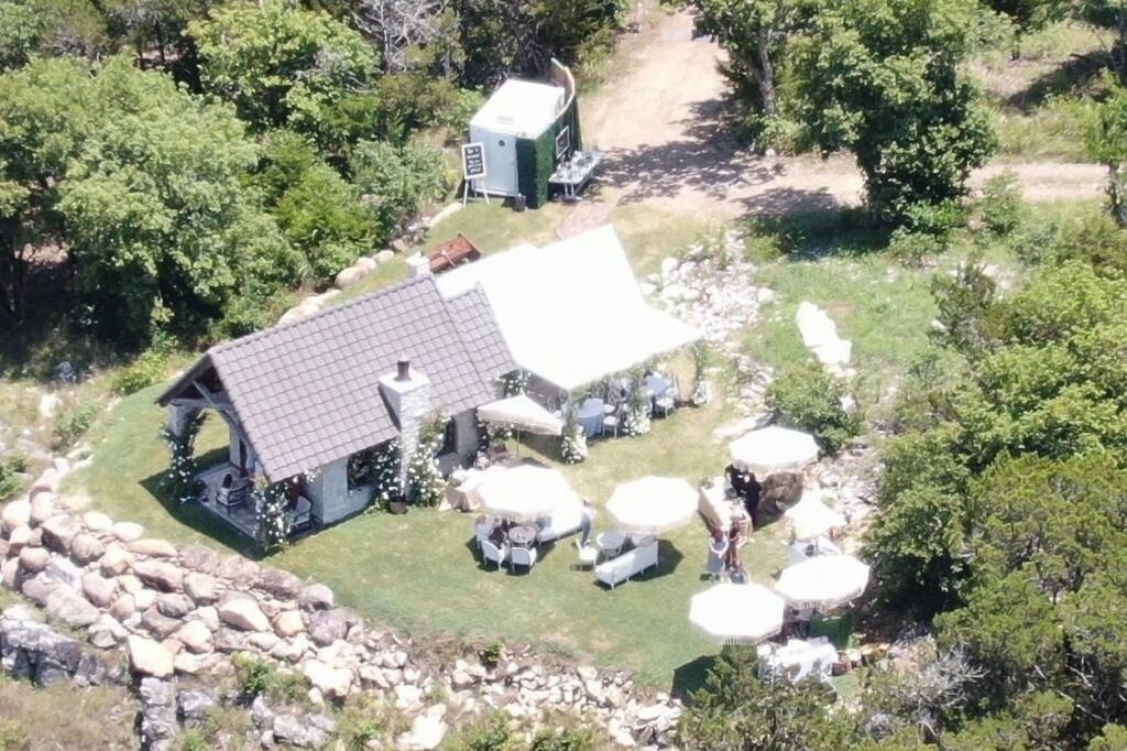 Kaplnku postavil Blake Shelton, aby sa v nej mohol s Gwen zosobášiť.