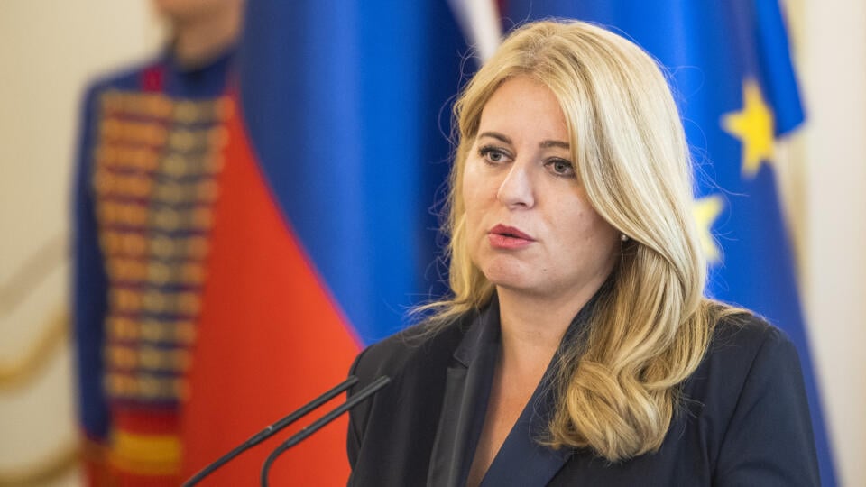 Na snímke prezidentka SR Zuzana Čaputová dáva vyhlásenie ku koaličnej kríze po stretnutí s predsedom vlády SR Eduardom Hegerom (OĽaNO) a predsedom NR SR Borisom Kollárom (Sme rodina) v Prezidenstkom paláci v Bratislave v stredu 31. augusta 2022. FOTO TASR - Jaroslav Novák