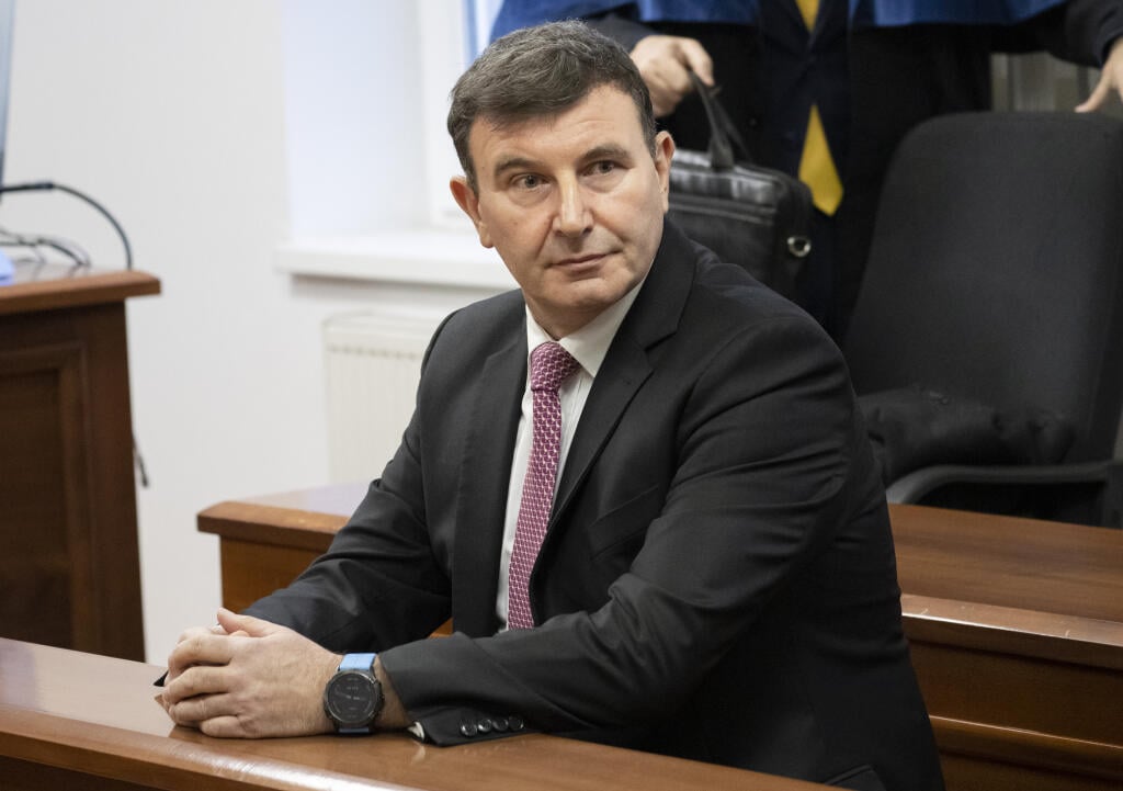 Na snímke bývalý riaditeľ finančnej správy František Imrecze sedí v súdnej sieni na Špecializovanom trestnom súde v Pezinku vo štvrtok 9. februára 2023. FOTO TASR - Martin Baumann