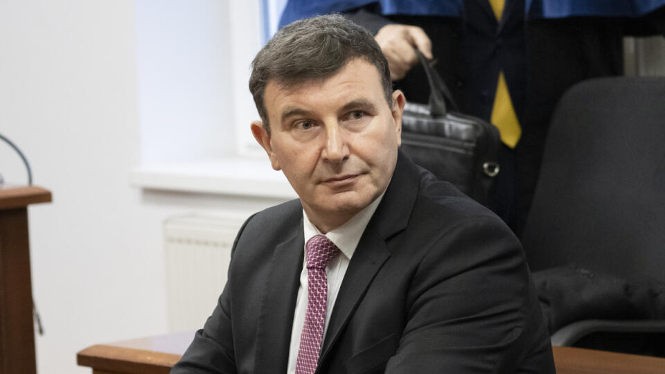 Na snímke bývalý riaditeľ finančnej správy František Imrecze sedí v súdnej sieni na Špecializovanom trestnom súde v Pezinku vo štvrtok 9. februára 2023. FOTO TASR - Martin Baumann