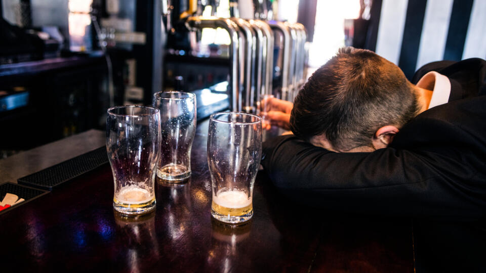 Drunk,Man,With,Empty,Glasses,In,A,Bar