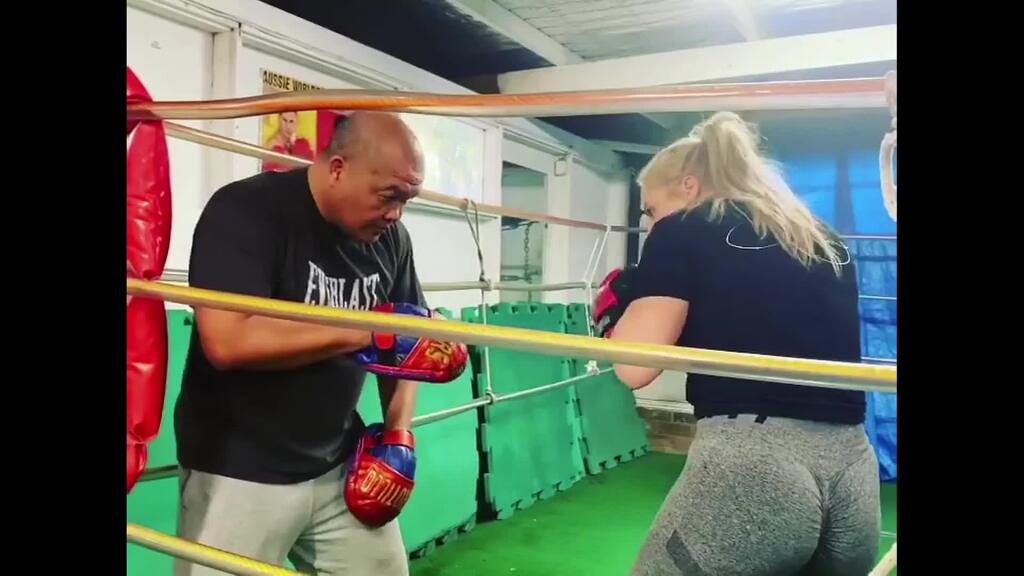 FOTO Provokujúca boxerka šokuje: Po vakcíne sa mi zväčšili prsia