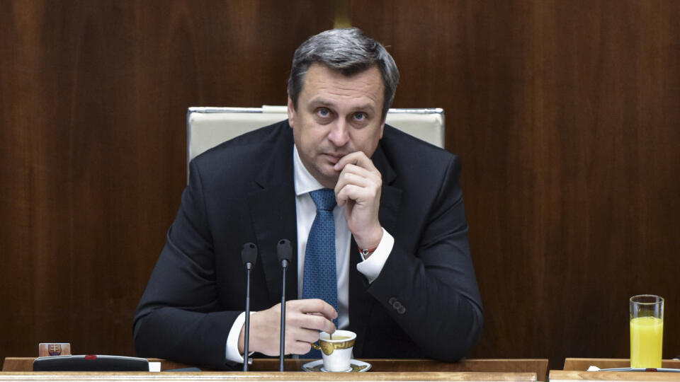 Na snímke predseda NR SR Andrej Danko počúva počas diskusie k návrhu štátneho rozpočtu na rok 2020 na 53. schôdzi Národnej rady SR, 29. novembra 2019 v Bratislave. FOTO TASR - Pavol Zachar