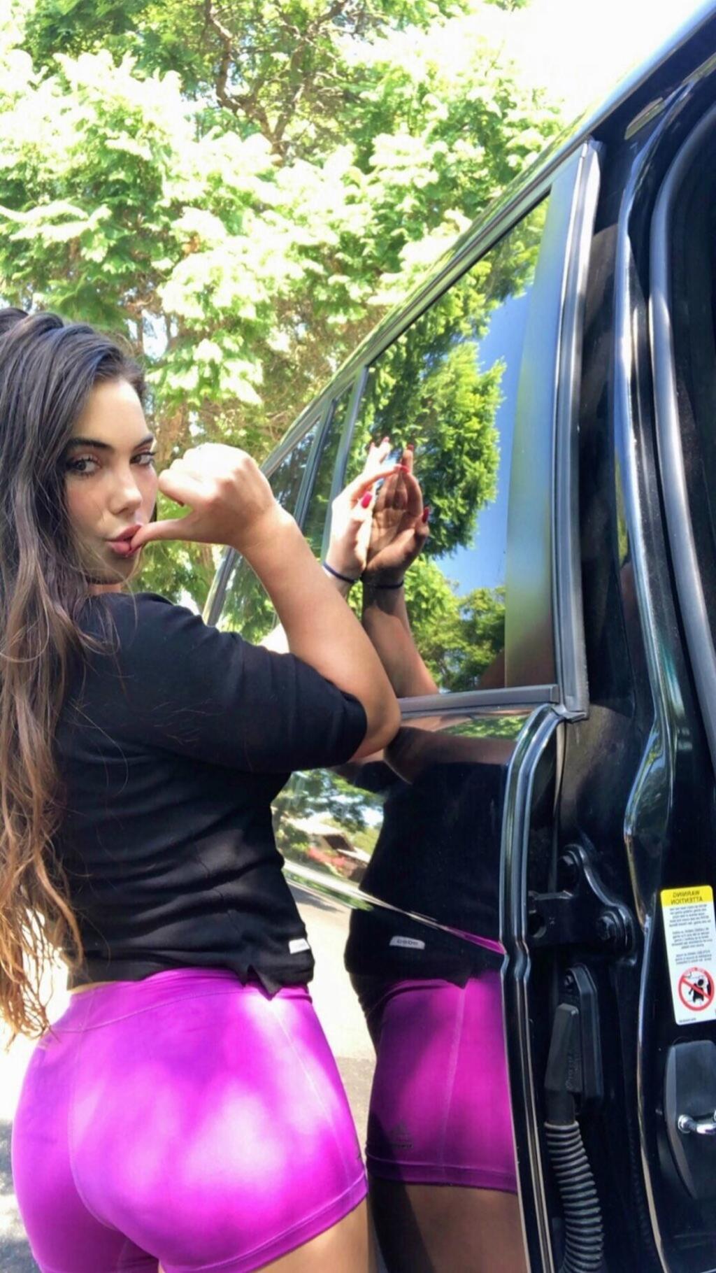 Sexi McKayla Maroney sa opäť vyz'vyvo prezentuje na sociálnych sieťach.