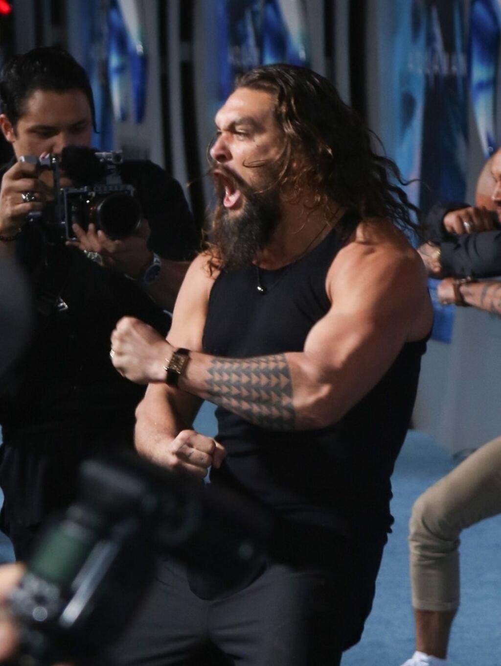 Herec Jason Momoa hviezdi v kinotrháku Aquaman a na svete si ho práve pre túto rolu zamilovalo nespočetné množstvo žien.