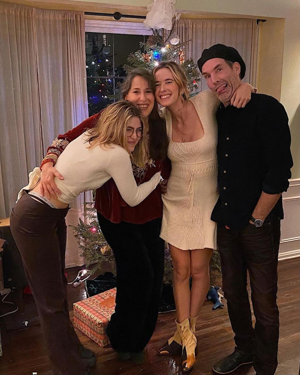 Maggie Wheeler, ktorá si zahrala Janice, má dnes dve dospelé dcéry.