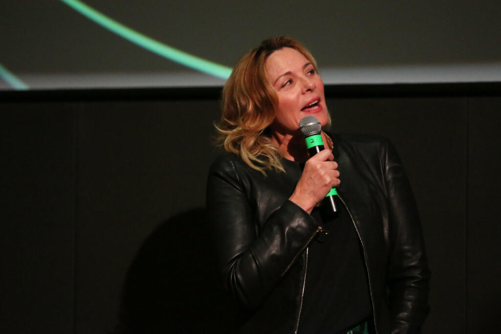 Kim Cattrall je kanadská televízna a filmová herečka britského pôvodu. Preslávila sa najmä postavou Samanthy Jonesovej v americkom televíznom seriály spoločnosti HBO - Sex v meste.