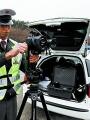 Za prekročenie dovolenej rýchlosti a mobil za volantom by mohol hroziť zákaz činnosti