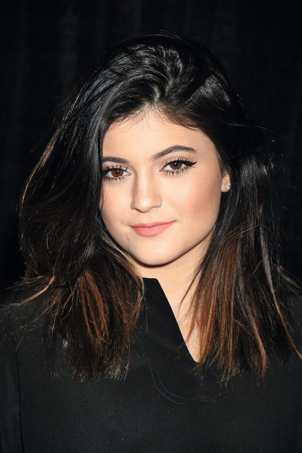 Kylie Jenner sa na svoje staré ja dnes už vôbec nepodobá.