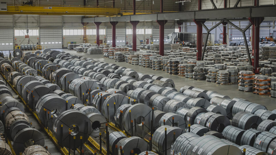 ArcelorMittal Gonvarri SSC v Senici je servisné centrum – Steel Service Centre ( SSC ) pre spracovanie plochej valcovanej ocele a hliníkových zvitkov do tabúľ a tvarových nástrihov. Servisné centrum je navrhnuté tak, aby poskytovalo všetky druhy výrobkov pre potreby výrobcov automobilov a iné priemyselné odvetvia.