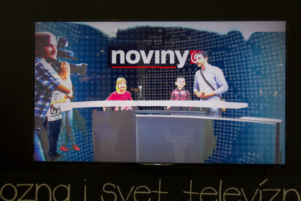 V nákupnom centre - predvádzanie ako sa robí televízia.