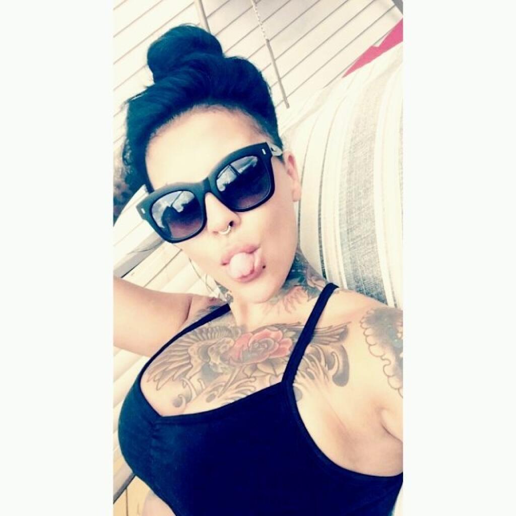 Zahra Schreiber sa preslávil niekoľkými škandálmi. Teraz sa živí erotickými zábermi.