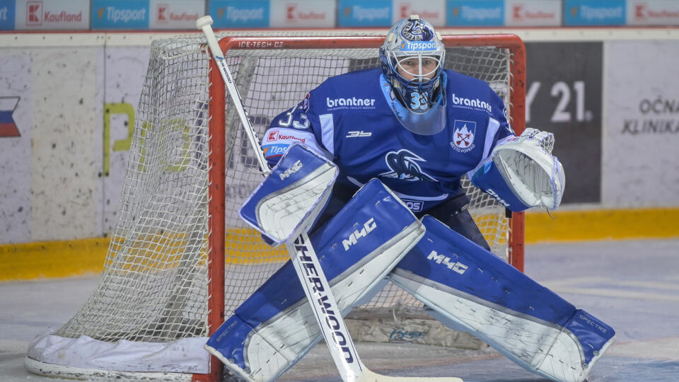 Na snímke brankár Tomáš Vošvrda (Poprad) počas zápasu 14. kola Tipsport ligy HC 05 iClinic Banská Bystrica - HK Poprad. Banská Bystrica, 20. októbra 2019. FOTO TASR - Dušan Hein