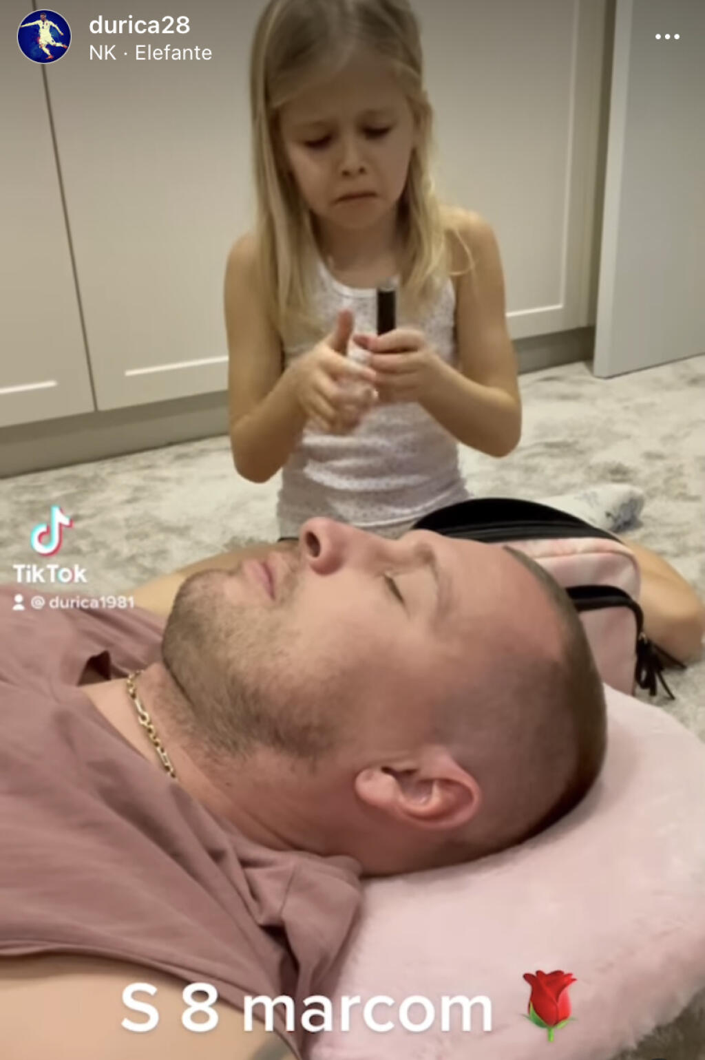 Bývalý futbalista Ján Ďurica sa na MDŽ poriadne vybláznil s dcérou Ninkou a nechal sa namaľovať.