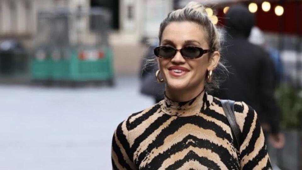 Zvierací vzor si obľúbila aj speváčka a moderátorka Ashley Roberts.